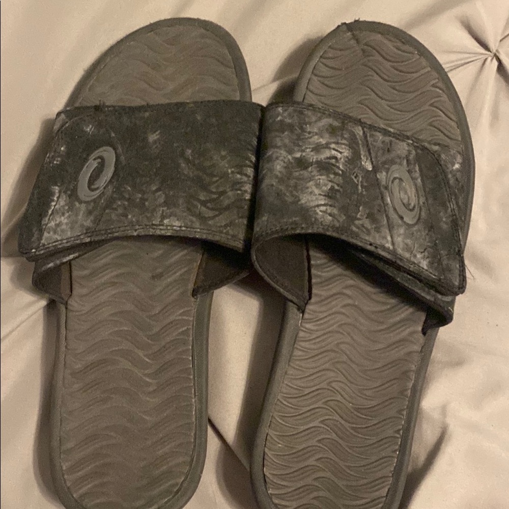 Men’s Gray and Black Slide Sandals size 10